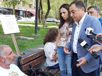 Armenia ex-ruling party senior officials visit world boxing champion on hunger strike