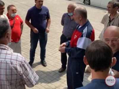 Armenia boxers visit world boxing champion on hunger strike