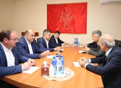 Homeland Party's Artur Vanetsyan meets with ARF-D Artsakh Central Committee members
