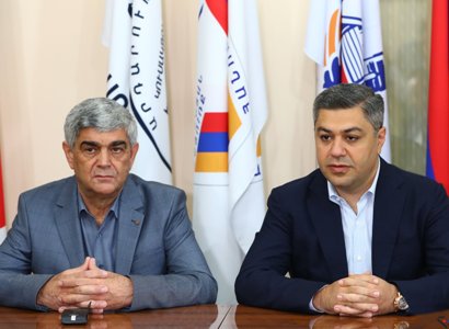 Արցախում հանդիպել են Արթուր Վանեցյանն ու Վիտալի Բալասանյանը