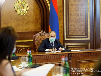 Armenia PM chairs consultation devoted to streets in rural communities