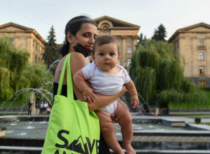 Հարուցել ծառայողական քննություն, պատժել ԱԺ-ի մոտ լրագրողների գործունեությունը խոչընդոտած ոստիկաններին․ հայտարարություն