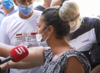 Russia-based Armenians resume their protest outside Armenia government building