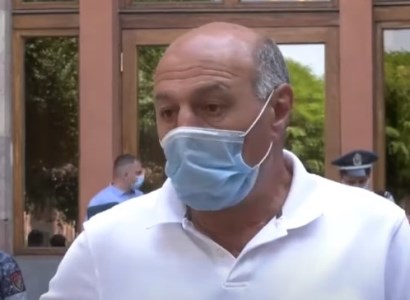 Residents of Yekmalyan Street in Yerevan again picket outside Armenia government building