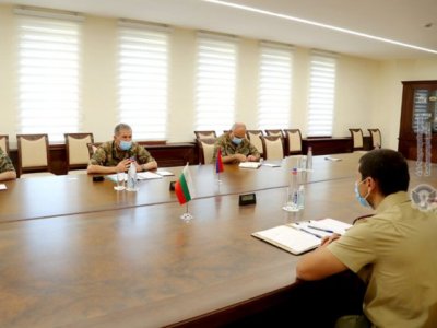Armenia army's general staff chief receives military attaché at Bulgaria Embassy