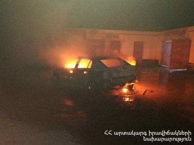 Էջմիածնից Արաքս գյուղ տանող ճանապարհին Opel Astra-ն այրվել է