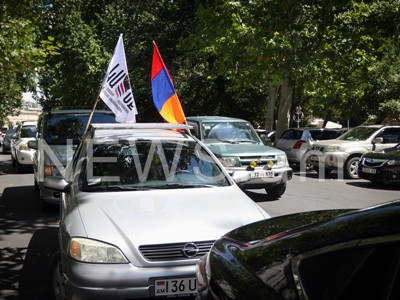 Armenia initiative holds car protest toward education ministry (PHOTOS)