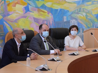 Armenian education minister introduces new director of National Library