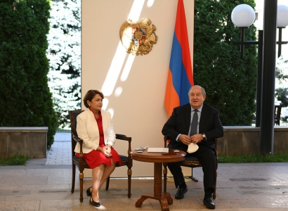 Մանկական գրականությունը ինչ-որ իմաստով բոլոր գրականությունների մայրն է․ Նախագահի նստավայրում մրցանակներ են հանձնվել