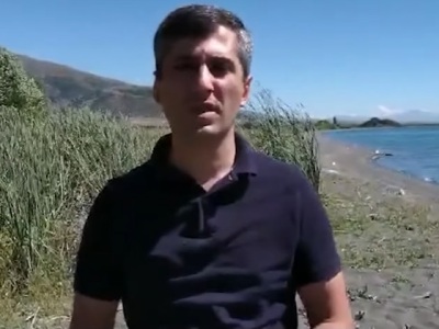 «Իմ համար զարմանալի է նախարարի եւ վարչապետի խոսել եւ գործ չանելը». էկոերթ Սեւանա լճի ափամերձ հատվածում