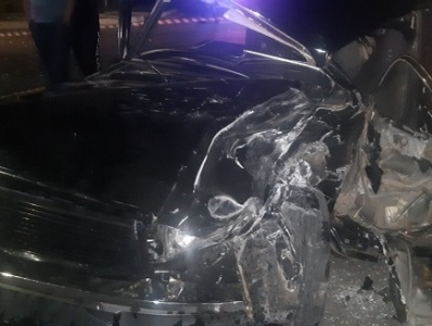 Գյումրիում բախվել են «BMW»-ն, «Mitsubishi Airtrack»-ը եւ «ՎԱԶ-2107»-ը. վերջինիս վարորդն արգելափակվել է մեքենայում (ֆոտո)