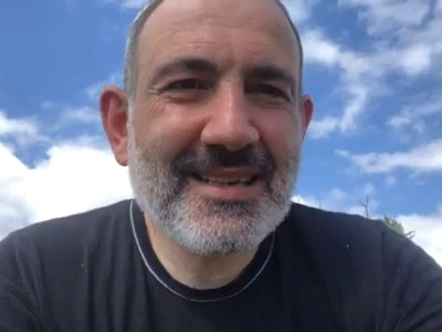 Armenia PM goes live from fortress of Armenian King Ashot Yerkat