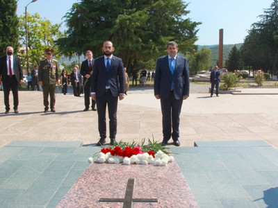 Karabakh President, Armenia parliament speaker lay flowers to graves at Stepanakert memorial