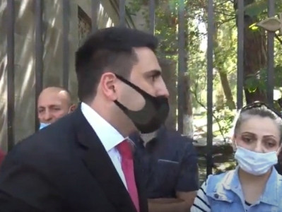 Որ երկիրը, որ լավ է բանակցում ՌԴ-ի հետ, սահմանը բացում է, օրինակ Թուրքիան. Ցուցարարը՝ Ալեն Սիմոնյանին