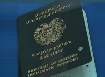 Հեղափոխությունից հետո 783 անձի «աջուձախ» դիվանագիտական անձնագրեր են բաժանել. ԼՈՒՐԵՐ․com