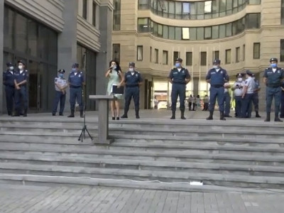 «Հանուն մեր երեխաների՝ հեռացիր». Արայիկ Հարությունյանի հրաժարականի պահանջով բողոքի ակցիա՝ ԿԳՄՍՆ-ի դիմաց