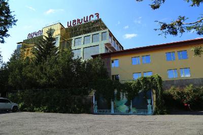 Խոշոր հրդեհ «Ոսկու աշխարհ»-ում. հրդեհի բարդության «Թիվ 2» կանչով դեպքի վայր են մեկնել 6 մարտական հաշվարկ