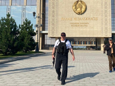 Լուկաշենկոն բացատրել է ավտոմատը ձեռքին իր հայտնվելու պատճառները