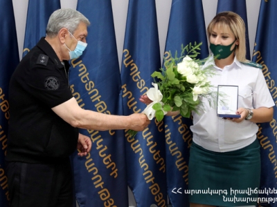 «Կուզենայի, որ բոլորդ գնահատեիք Ձեր դերն ու նշանակությունը». ԱԻ նախարարը պարգեւներ է հանձնել