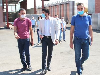 Էկոնոմիկայի փոխնախարարը Արարատի մարզում հետեւել է խաղողի մթերման ընթացքին. Խաղողագործները մտահոգություններ ունեն (ֆոտո)