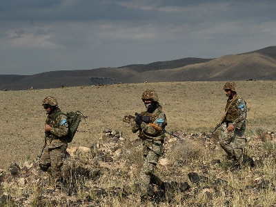 Russia intelligence servicemen conduct military exercises in Armenia