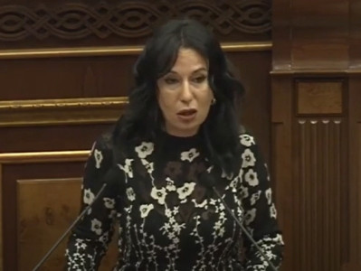 Ինչո՞ւ եք ձեզ կոտորում ԿԳՄՍՆ–ի անհասկանալի հանձնարարականները կատարելու համար. Զոհրաբյան լուսանկարներով զինված էր եկել
