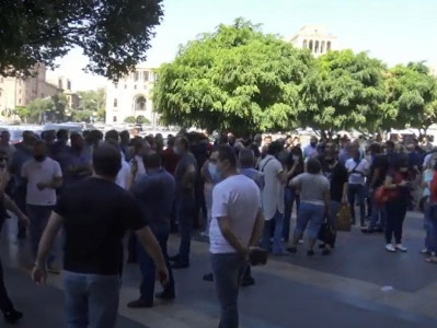 «Սա բոլորի հարցն է». առեւտրականները կրկին Կառավարության դիմաց են