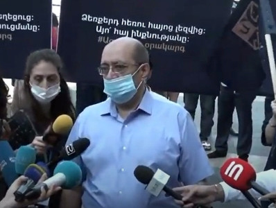 «Ազգային օրակարգի» անդամները Կառավարության դիմաց են. պահանջում են կառավարության հրաժարականը