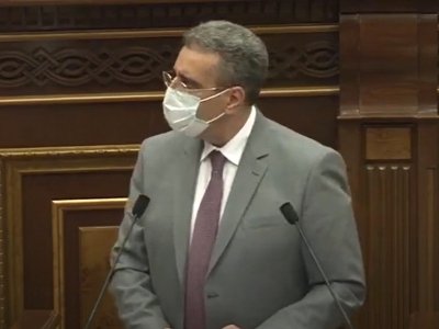 ՍԴ նորընտիր դատավոր Երվանդ Խունդկարյանը ԱԺ նիստում երդվեց
