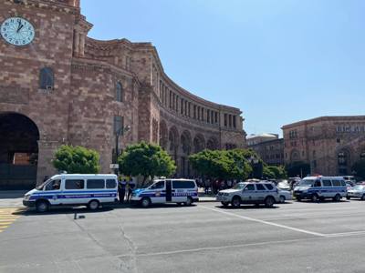 Ոստիկանությունն ուժեր է կենտրոնացրել Հանրապետության հրապարակում (ֆոտո)