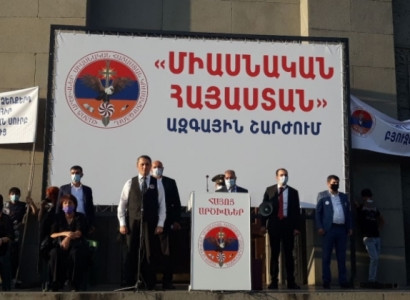 Ազատության հրապարակում հանրահավաք անցկացնող Խաչիկ Ասրյանին հենց բեմի վրա տուգանեցին