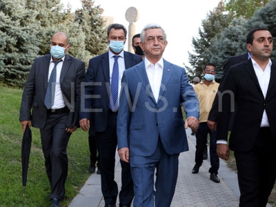 Սերժ Սարգսյանն այցելել է «Եռաբլուր» (ֆոտո)