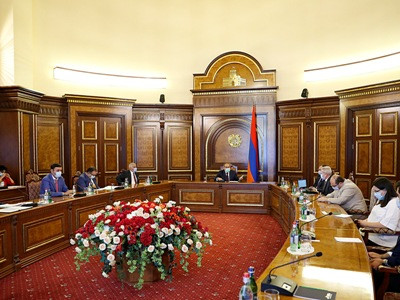 Փաշինյանի մոտ քննարկվել է 2021թ. պետբյուջեի նախագծի մակրոտնտեսական և հարկաբյուջետային շրջանակը