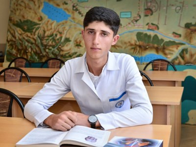 Ապագա բժիշկը ՄԻՊ-ի աջակցությամբ կշարունակի ուսումը «Պատիվ ունեմ» ծրագրով