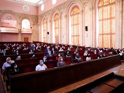 Over 100 Armenia healthcare workers, public administration employees encouraged with PM letters of appreciation