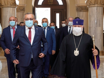 His Holiness Karekin II hosts Karabakh parliament speaker-led delegation