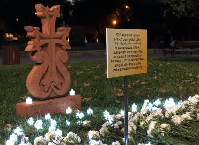 Yerevan citizens holding candlelight vigil commemorating victims of COVID-19 (PHOTOS)