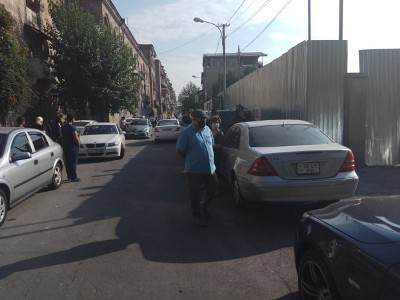 Այստեղ տեղի է ունենում դիվերսիոն գործողություն. Շենքը առավոտից երեկո ցնցվում է. Աղբյուր Սերոբի 7 շենքի բնակիչ