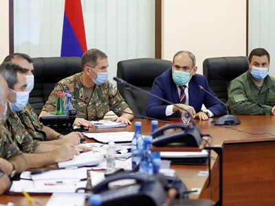 Armenia PM meets with leaderships of MOD and Armed Forces