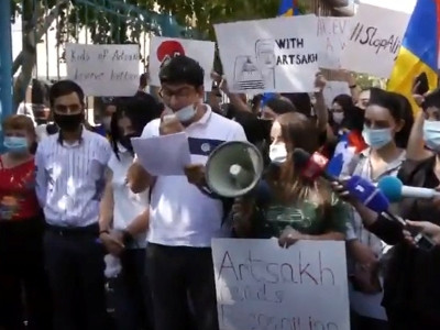 ARF-D members marching towards UN Office in Yerevan (LIVE)