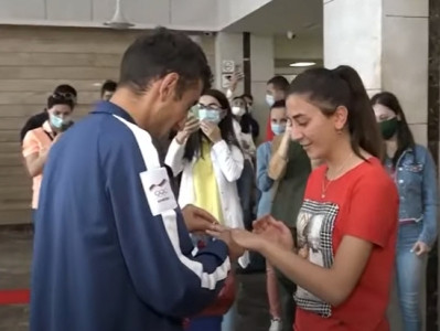 Serviceman wounded in Artsakh proposes to love at medical center in Yerevan