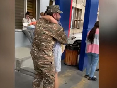 Զինծառայող հայրիկի անակնկալ այցը՝ նորածին որդուն եւ կնոջը