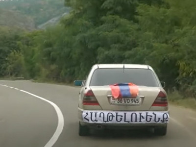 Գնդերեցները երգելով մեկնում են առաջնագիծ