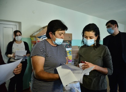 PM's wife visits Artsakh citizens having taken shelter in Armenia village (PHOTOS)