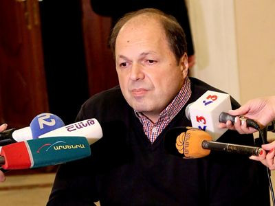 Ահազանգ եմ ստանում, որ սոցապ նախարարությունը մերժում է վիրավոր հերոսներին սայլակ, հենակներ տրամադրել. Արմեն Ալավերդյան