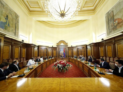 Meetings of Armenia PM with extra-parliamentary forces may be ongoing