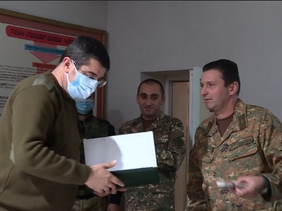 Ի զեն՝ հանուն մեր սուրբ հայրենիքի. Արցախի նախագահը Ջալալ Հարությունյանին հանձնեց գեներալ-լեյտենանտի ուսադիրները
