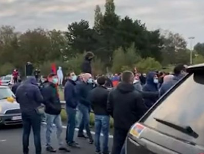 Armenians block border bridge from Strasbourg, France, to Germany