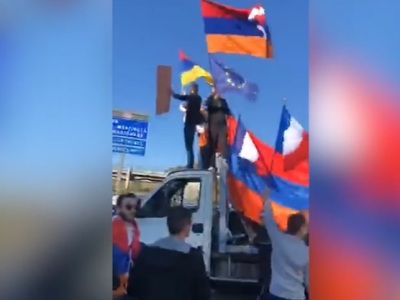 Армяне во Франции вновь перекрыли дороги