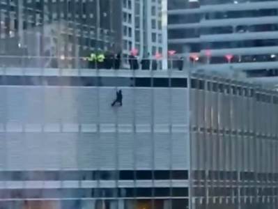 Տղամարդը պարանով կախվել է Trump Tower երկնաքերից